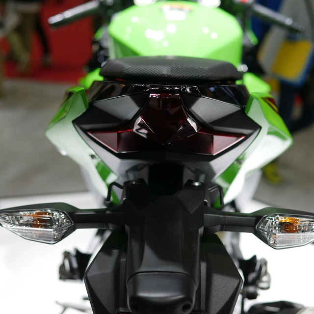 Cận cảnh chi tiết kawasaki ninja 400 2018 tại triển lãm motor tokyo 2017