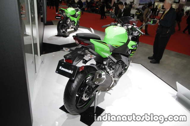 Cận cảnh chi tiết kawasaki ninja 400 2018 tại triển lãm motor tokyo 2017