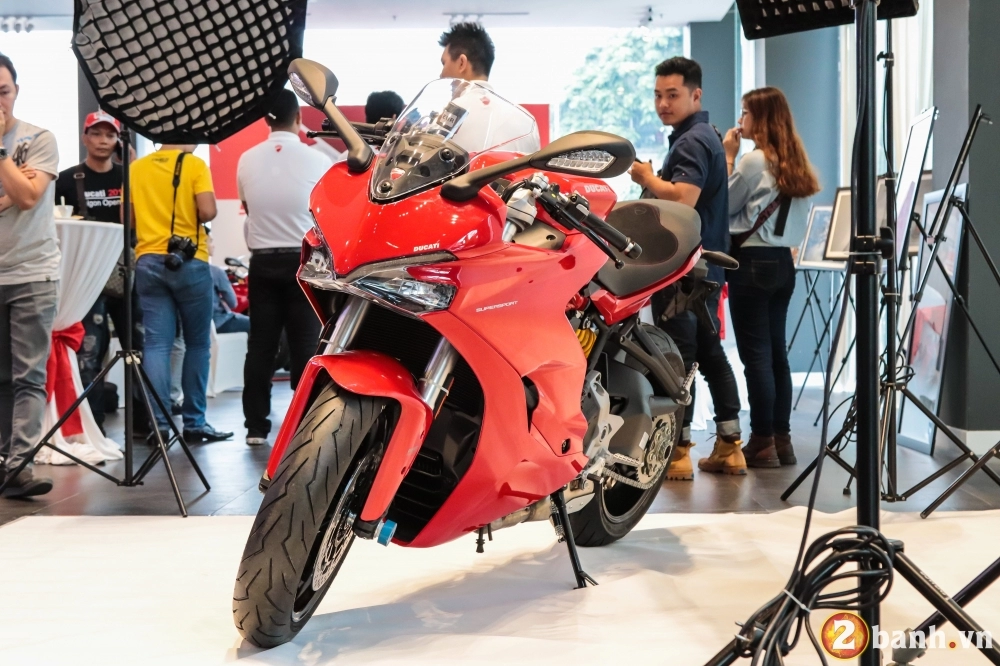 Cận cảnh ducati supersport - mẫu xe mô tô thể thao thành thị vô cùng ấn tượng