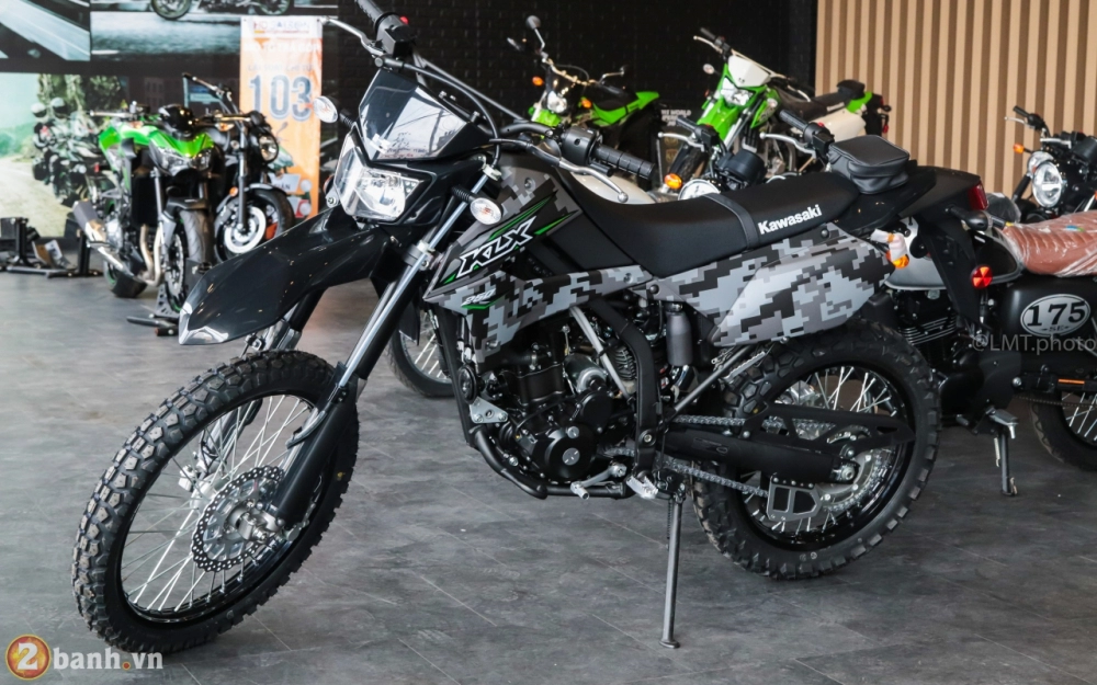 Cận cảnh kawasaki klx250 camo giá 126 triệu đồng