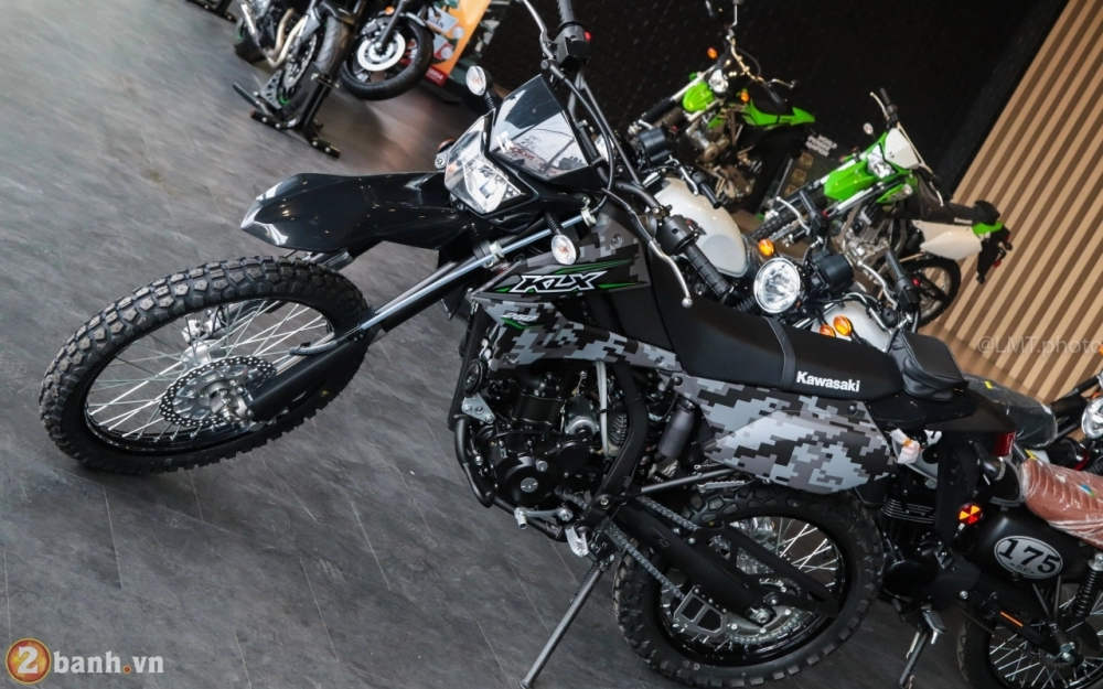 Cận cảnh kawasaki klx250 camo giá 126 triệu đồng