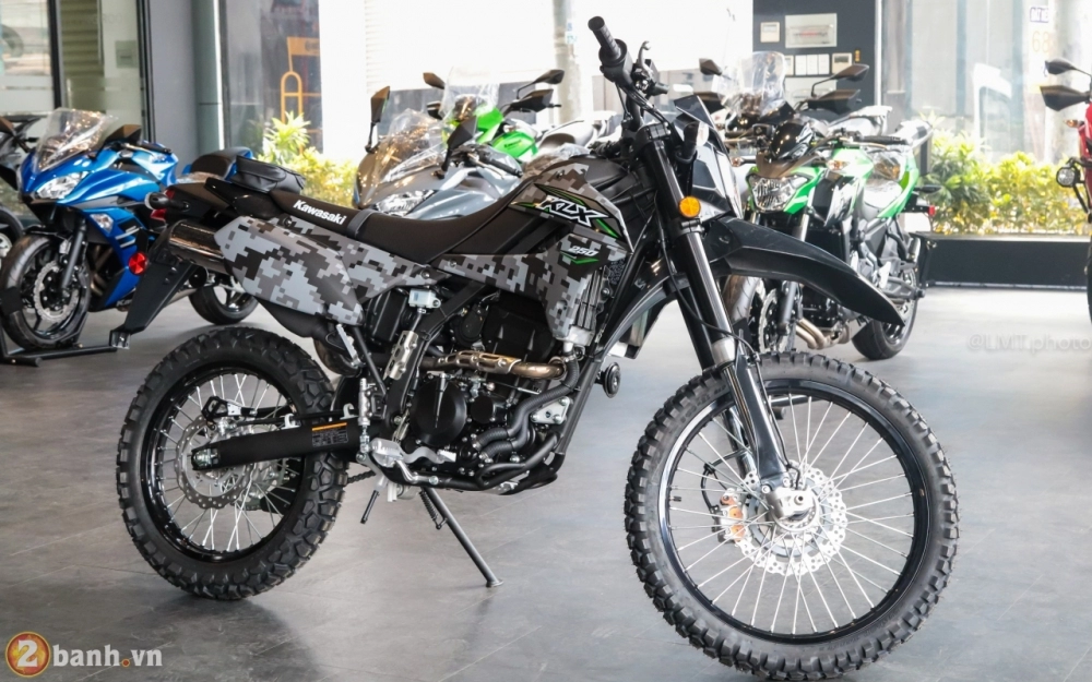 Cận cảnh kawasaki klx250 camo giá 126 triệu đồng