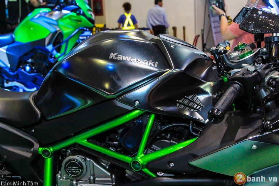 Cận cảnh siêu phẩm kawasaki ninja h2 carbon đầu tiên xuất hiện tại vn