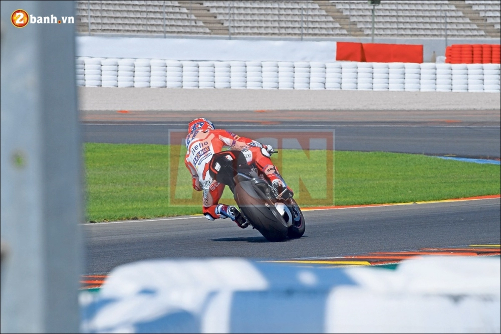 Casey stoner-nhà vô địch motogp với cuộc thử nghiệm ducati panigale v4