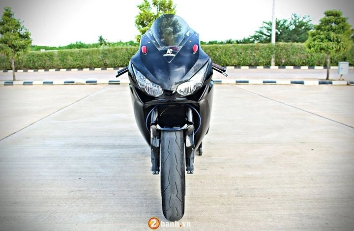 Cbr 1000rr chú bò đen đầy uy lực và dũng mãnh