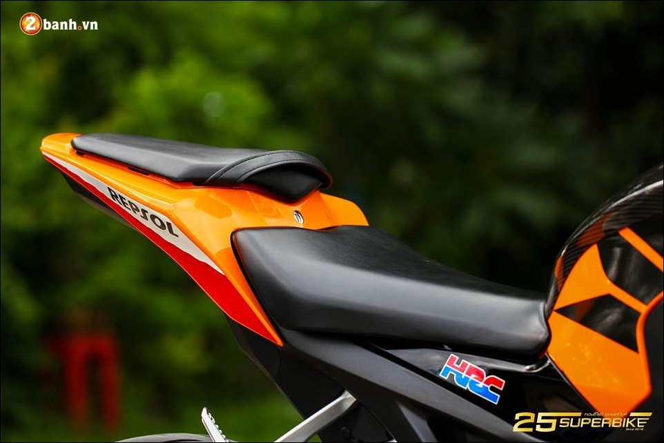 Cbr 1000rr repsol độ nhẹ cùng tạo dáng giữa trời