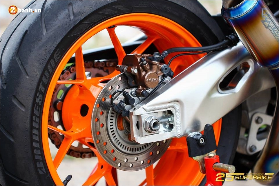 Cbr 1000rr repsol độ nhẹ cùng tạo dáng giữa trời