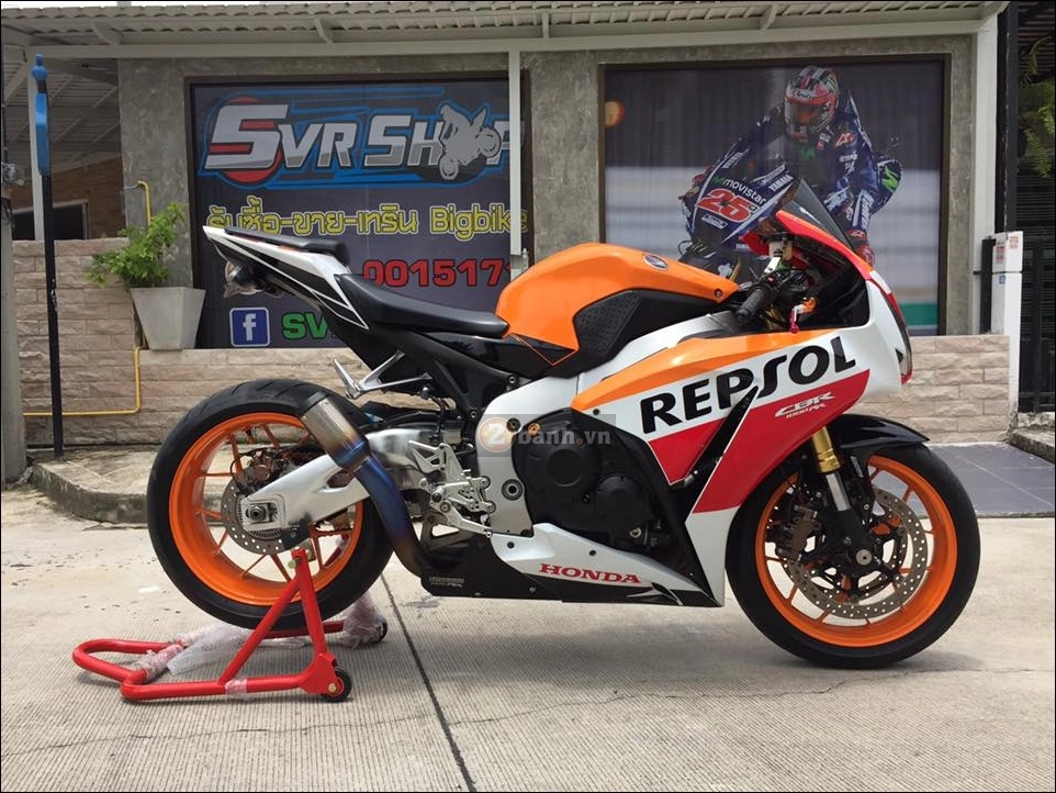 Cbr 1000rr sặc sỡ cùng bộ cánh repsol