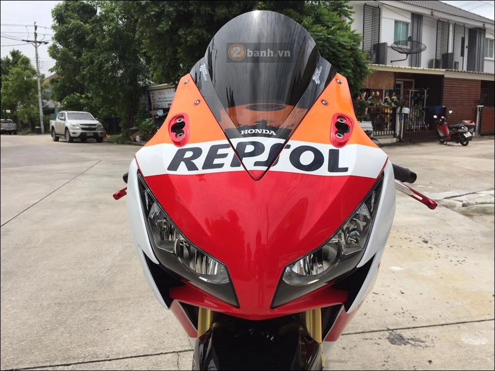 Cbr 1000rr sặc sỡ cùng bộ cánh repsol