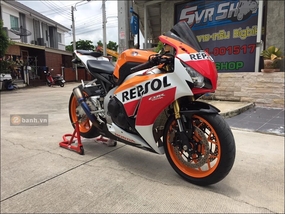 Cbr 1000rr sặc sỡ cùng bộ cánh repsol