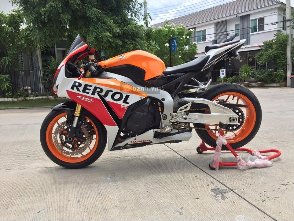 Cbr 1000rr sặc sỡ cùng bộ cánh repsol