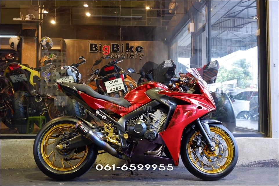 Cbr650f bóng bẩy cùng hiệu ứng chrome