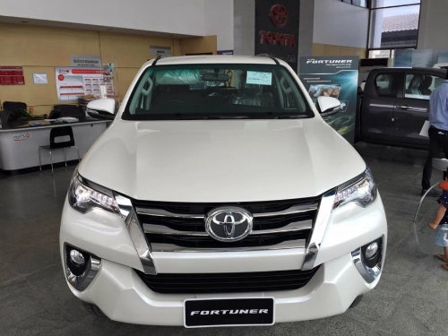 Chi tiết toyota fortuner 2016 giá 762 triệu đồng