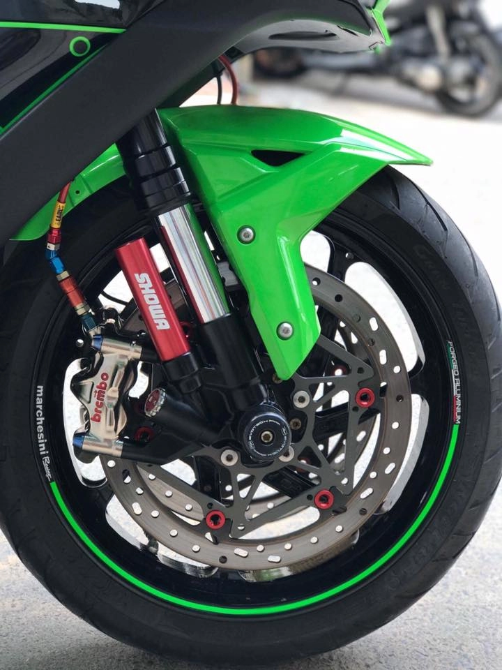 Chiến binh ninja zx-10r độ full bài hàng hiệu từ biker việt