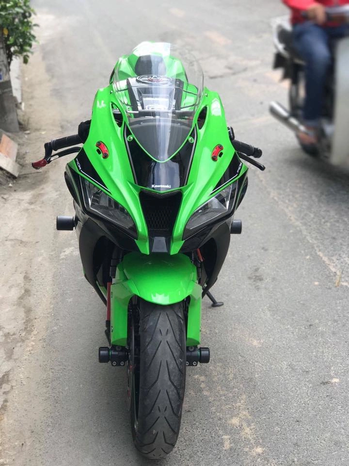 Chiến binh ninja zx-10r độ full bài hàng hiệu từ biker việt