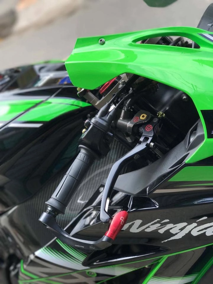 Chiến binh ninja zx-10r độ full bài hàng hiệu từ biker việt