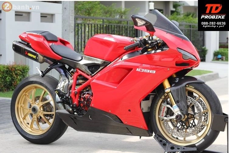 Choáng ngợp với chiếc ducati 1098s độ đầy đồ chơi hàng hiệu của biker thái