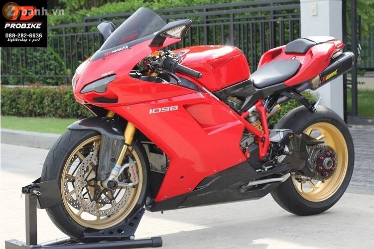 Choáng ngợp với chiếc ducati 1098s độ đầy đồ chơi hàng hiệu của biker thái