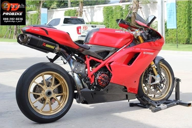 Choáng ngợp với chiếc ducati 1098s độ đầy đồ chơi hàng hiệu của biker thái