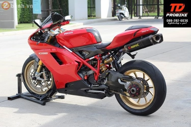 Choáng ngợp với chiếc ducati 1098s độ đầy đồ chơi hàng hiệu của biker thái