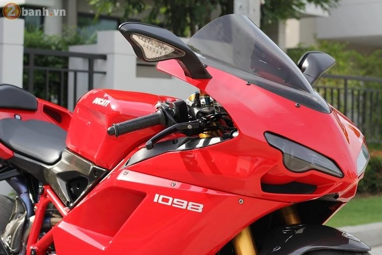 Choáng ngợp với chiếc ducati 1098s độ đầy đồ chơi hàng hiệu của biker thái