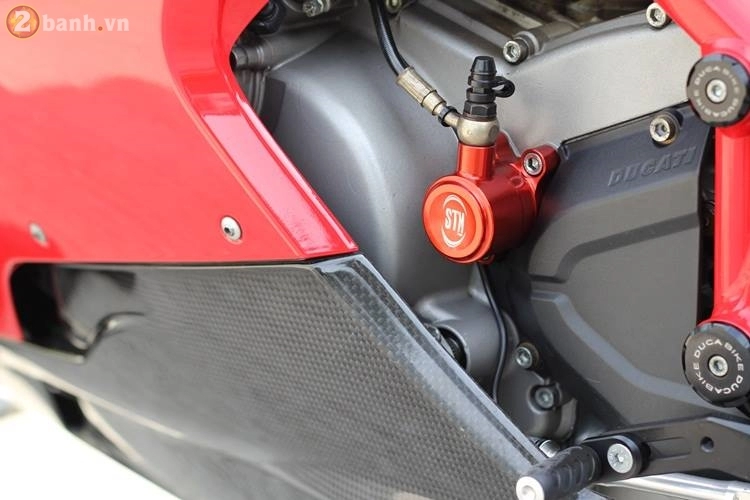 Choáng ngợp với chiếc ducati 1098s độ đầy đồ chơi hàng hiệu của biker thái