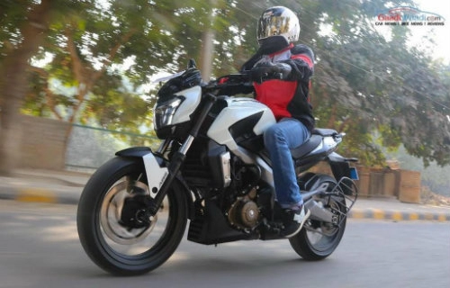 Chọn mua yamaha fz25 hay bajaj dominar 400