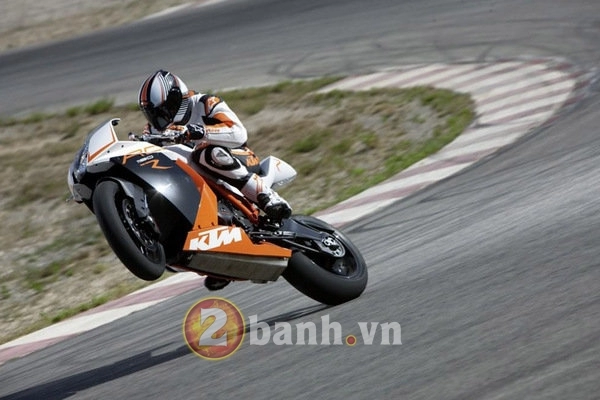 clip ktm rc8 đạt vận tốc tối đa lên đến 311 kmh