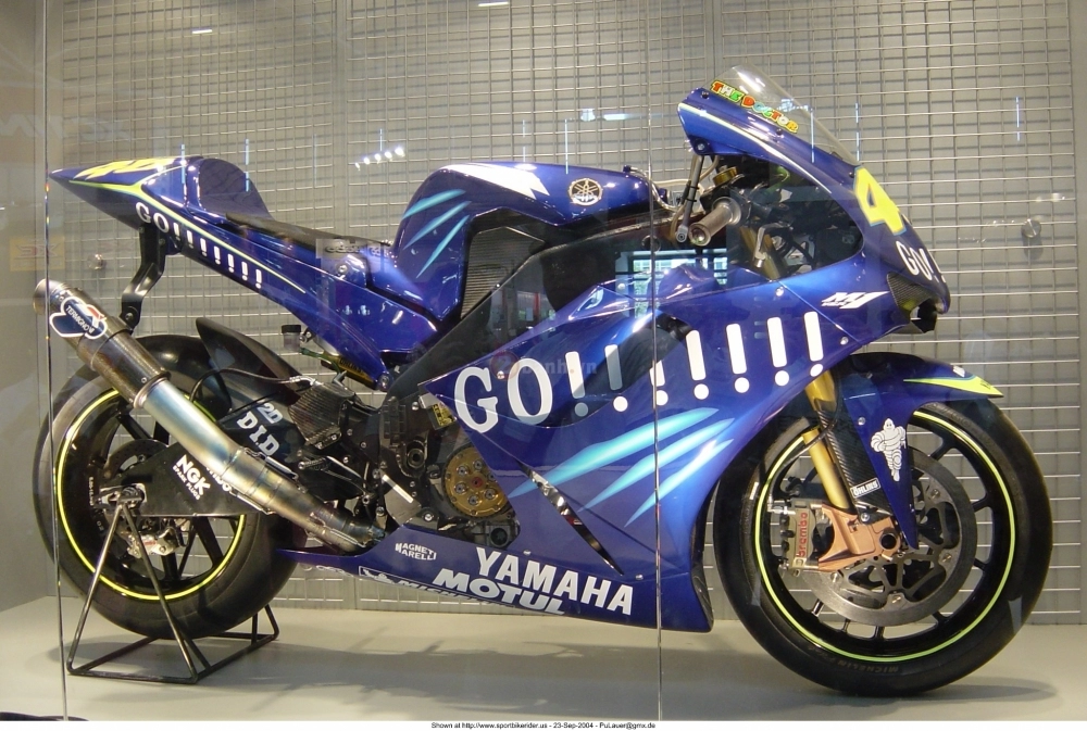 clip valentino rossi và yamaha m1 mối tình 13 năm gây xúc động