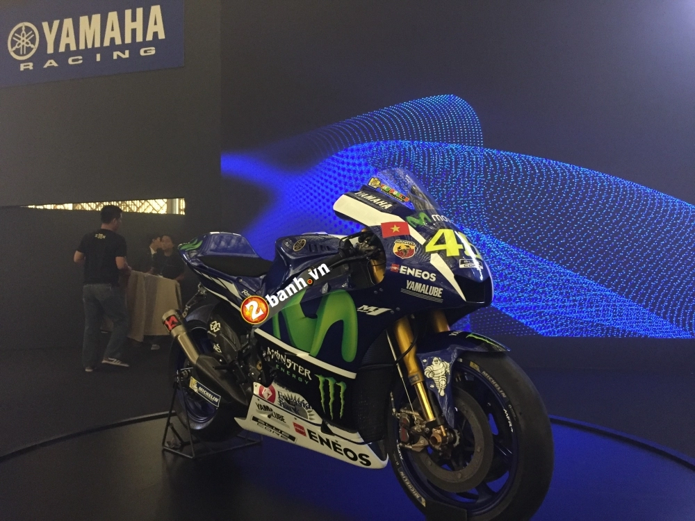 Cờ việt nam lần đầu tiên xuất hiện trên yamaha m1 bước vào motogp