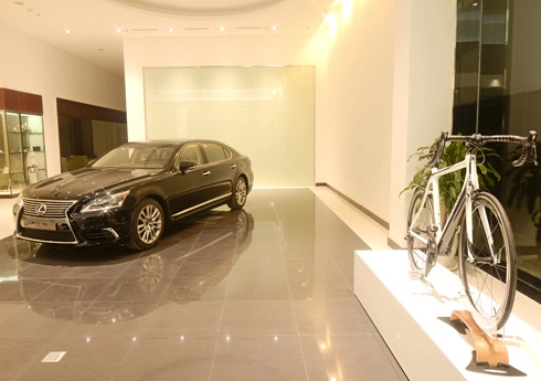  đẳng cấp showroom đầu tiên của lexus việt nam 