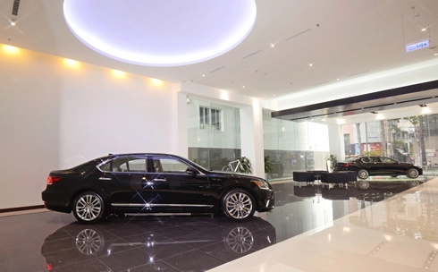  đẳng cấp showroom đầu tiên của lexus việt nam 