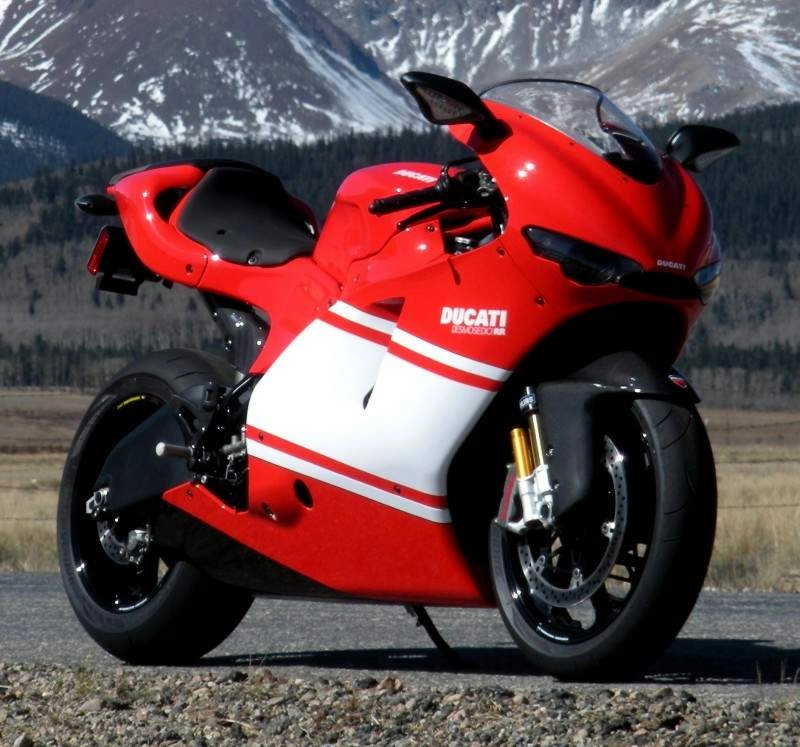 Điểm danh những sportbike sở hữu động cơ v4 mạnh mẽ từ trước đến nay