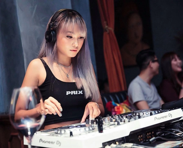 Dj ty ty tiết lộ bí quyết chọn trang phục biểu diễn