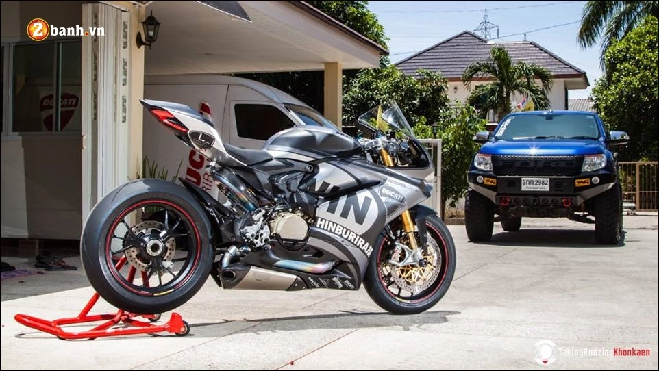 Ducati 1299 độ tạo dáng cực đẹp cùng tem đấu thể thao