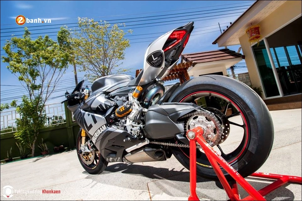 Ducati 1299 độ tạo dáng cực đẹp cùng tem đấu thể thao