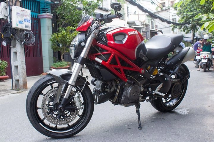 Ducati 796 lên đồ chơi hàng hiệu đầy mê hoặc