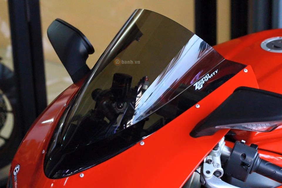 Ducati 848 evo đơn điệu với dàn đồ chơi hàng hiệu