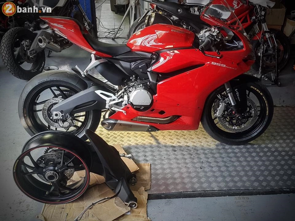 Ducati 959 panigale đẹp tinh tế với dàn chân 1 gắp