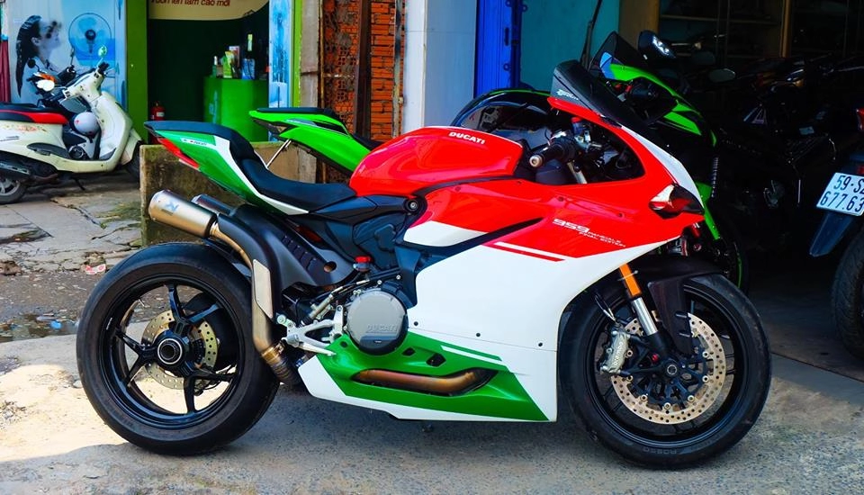 Ducati 959 panigale hóa thân thành siêu phẩm 1299 superleggera