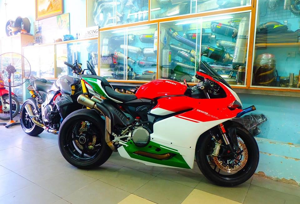 Ducati 959 panigale hóa thân thành siêu phẩm 1299 superleggera