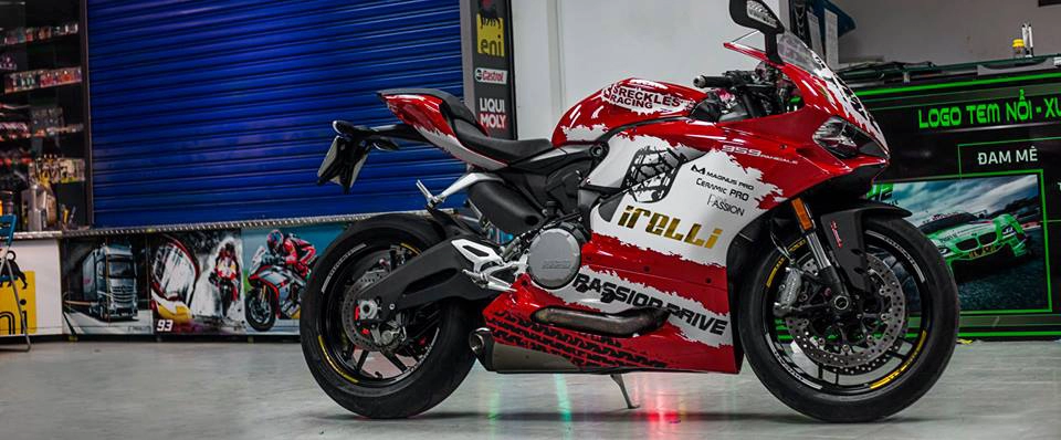 Ducati 959 panigale lột xác phong cách pirelli