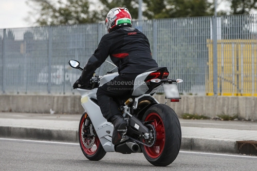  ducati 959 panigale trên đường thử 