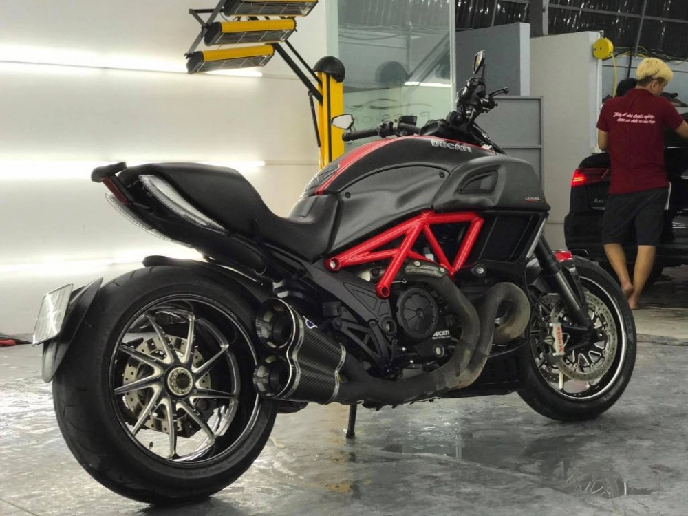 Ducati diavel carbon 2015