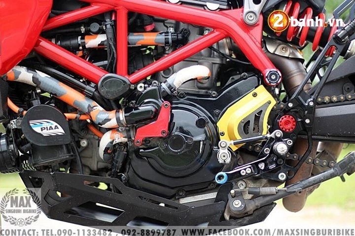 Ducati hypermotard 821 chiến binh xa lộ