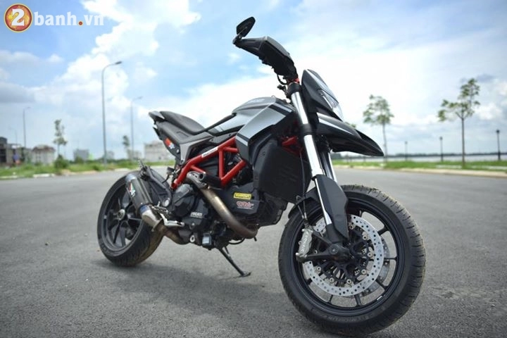 Ducati hypermotard 821 mạnh mẽ hơn trong gói nâng cấp hàng hiệu