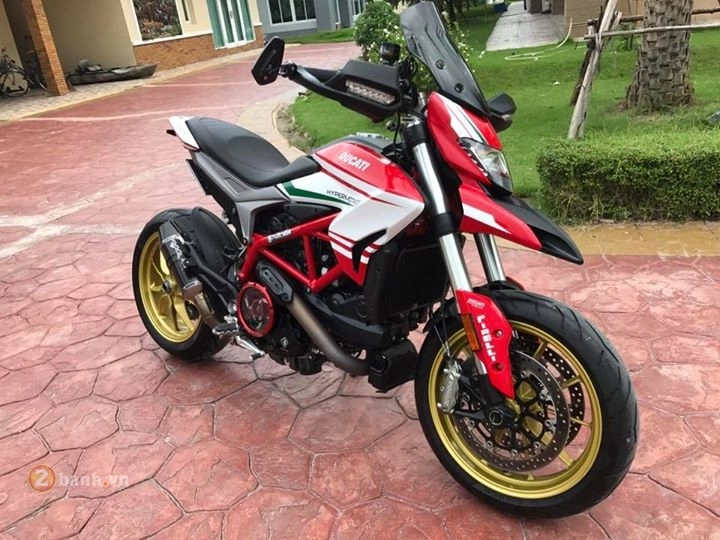 Ducati hypermotard 939 vẻ đẹp được hoàn chỉnh sau khi qua tay biker thái