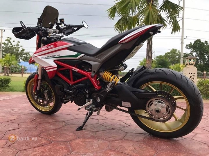 Ducati hypermotard 939 vẻ đẹp được hoàn chỉnh sau khi qua tay biker thái