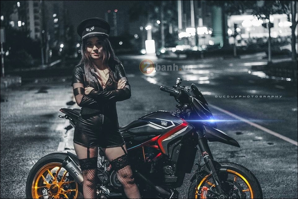 Ducati hypermotard độ cùng mẫu sexy girl lôi cuốn