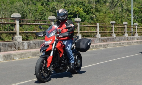  ducati hyperstrada - chiến binh trên xa lộ 